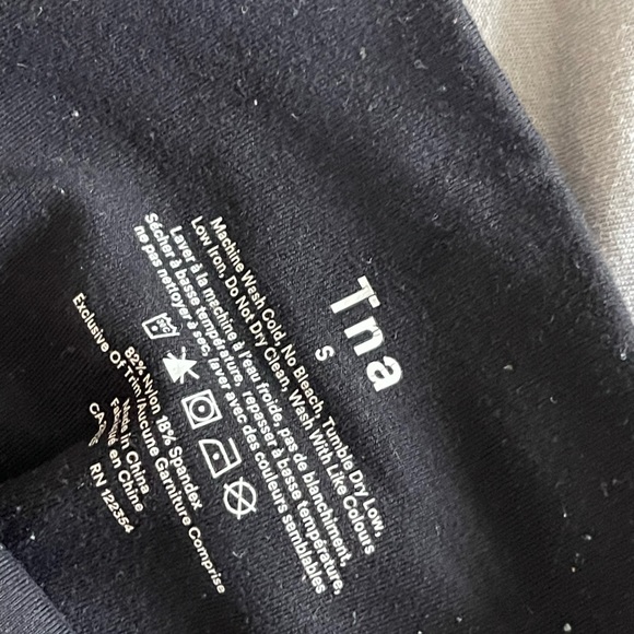 Aritzia TNA Leggings - Picture 2 of 3
